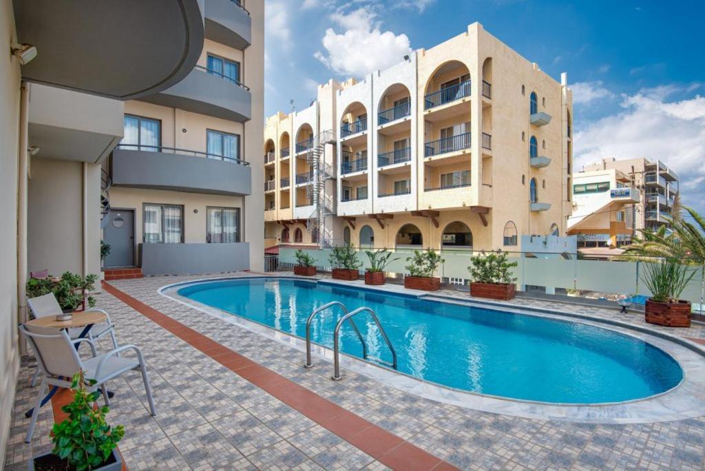 Lefkoniko Beach & Icarus Suite Apts Ретимно Екстериор снимка