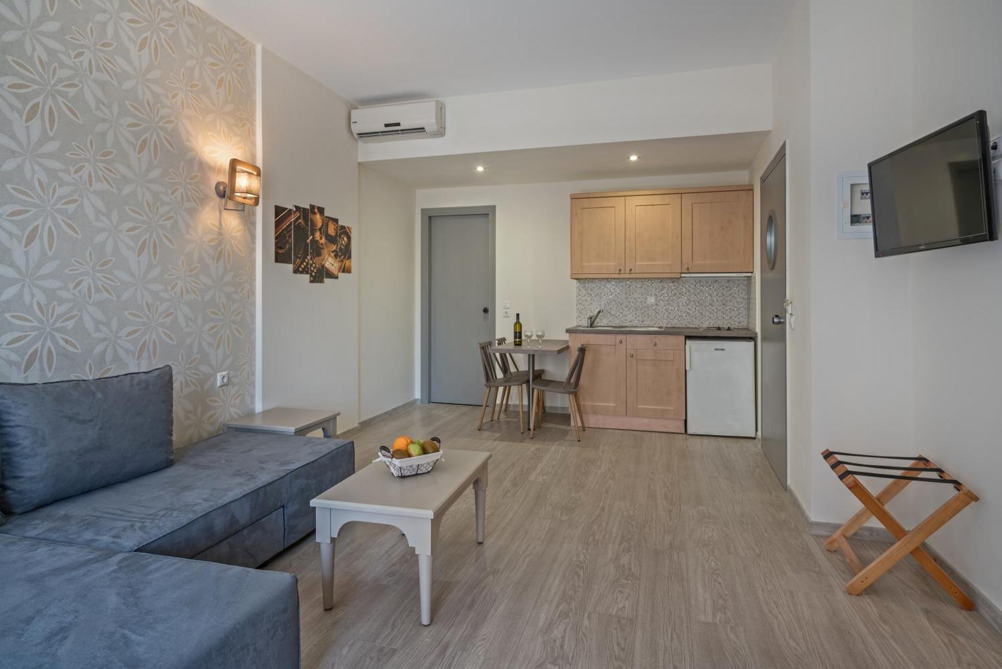 Lefkoniko Beach & Icarus Suite Apts Ретимно Екстериор снимка