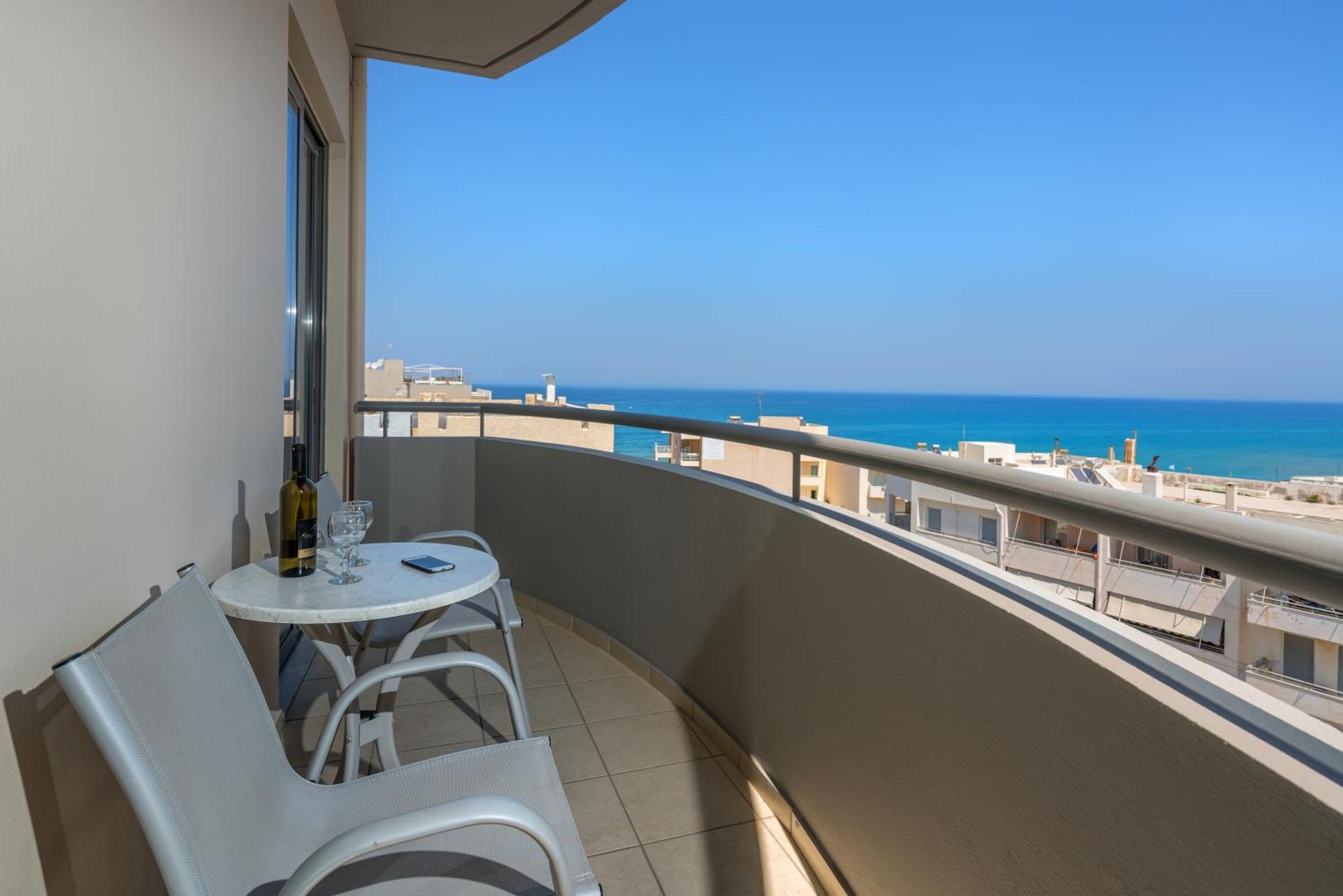 Lefkoniko Beach & Icarus Suite Apts Ретимно Екстериор снимка