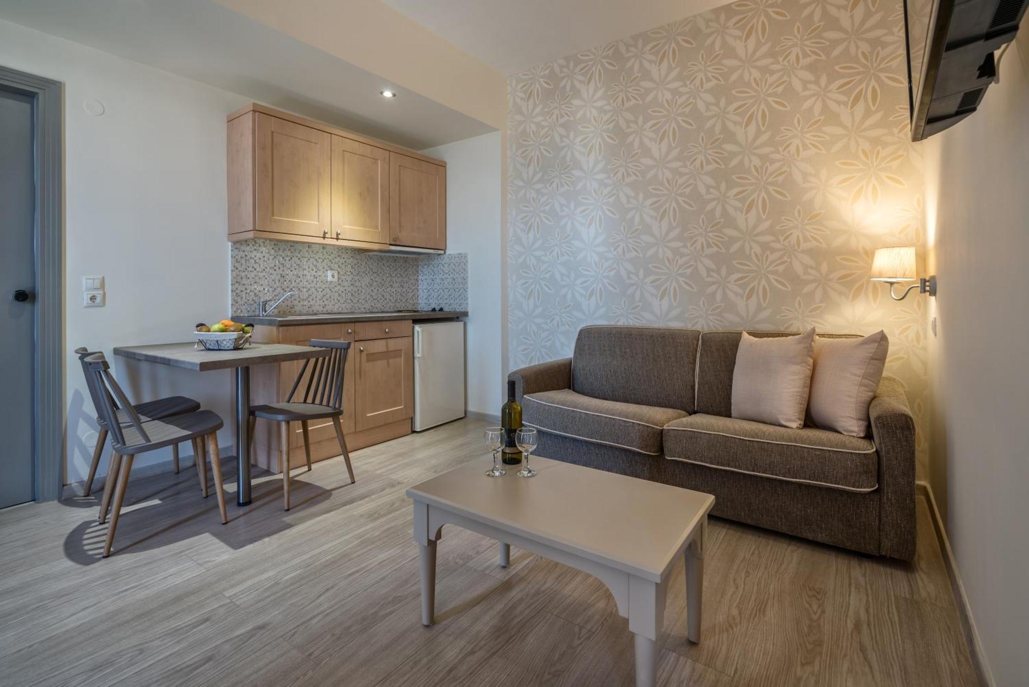 Lefkoniko Beach & Icarus Suite Apts Ретимно Екстериор снимка