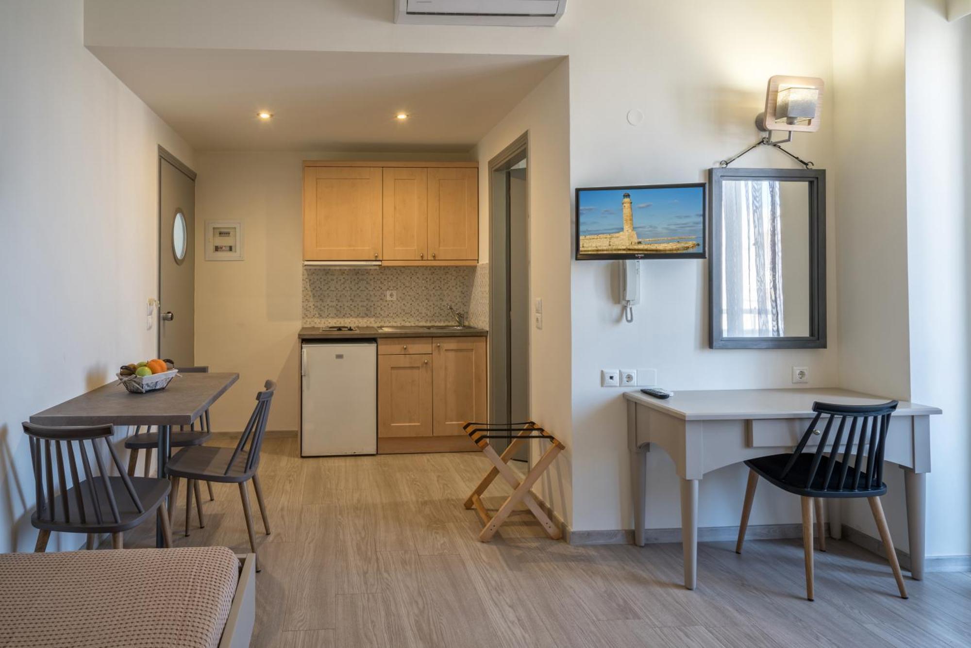Lefkoniko Beach & Icarus Suite Apts Ретимно Екстериор снимка