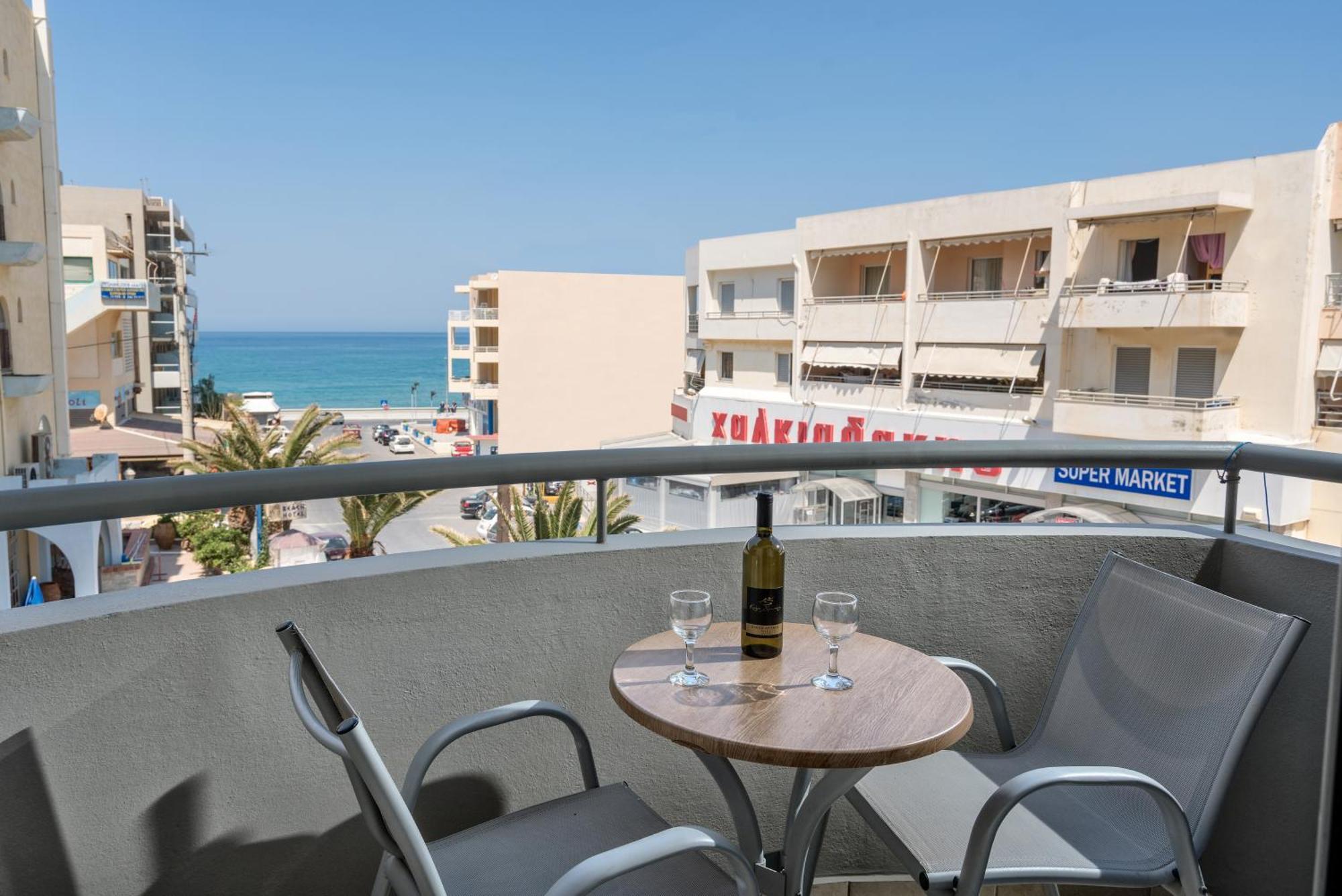 Lefkoniko Beach & Icarus Suite Apts Ретимно Екстериор снимка