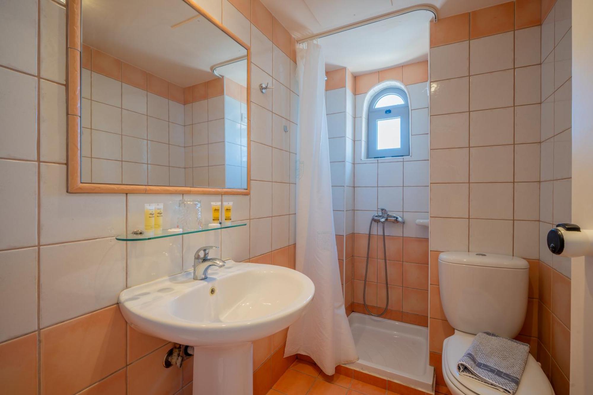 Lefkoniko Beach & Icarus Suite Apts Ретимно Екстериор снимка