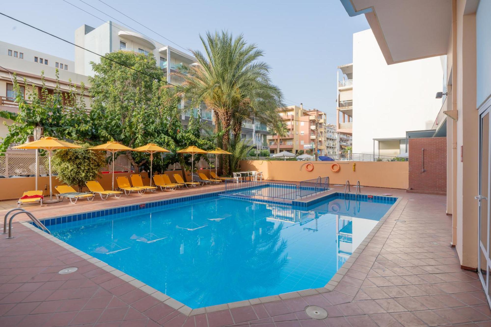 Lefkoniko Beach & Icarus Suite Apts Ретимно Екстериор снимка