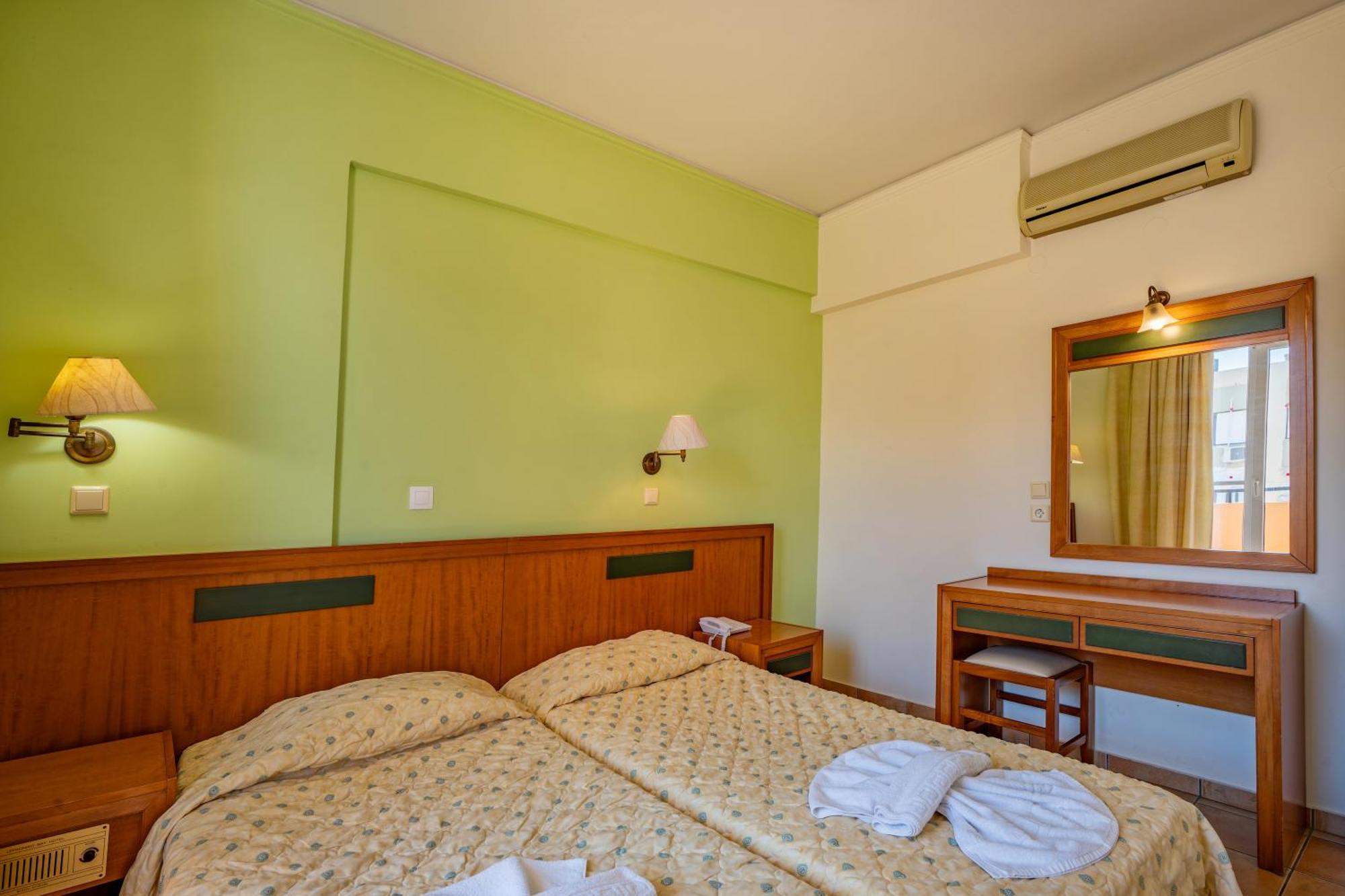Lefkoniko Beach & Icarus Suite Apts Ретимно Екстериор снимка