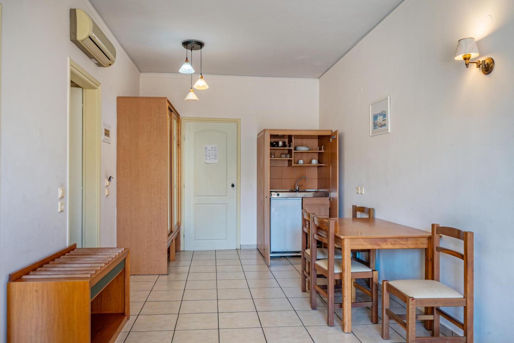 Lefkoniko Beach & Icarus Suite Apts Ретимно Екстериор снимка